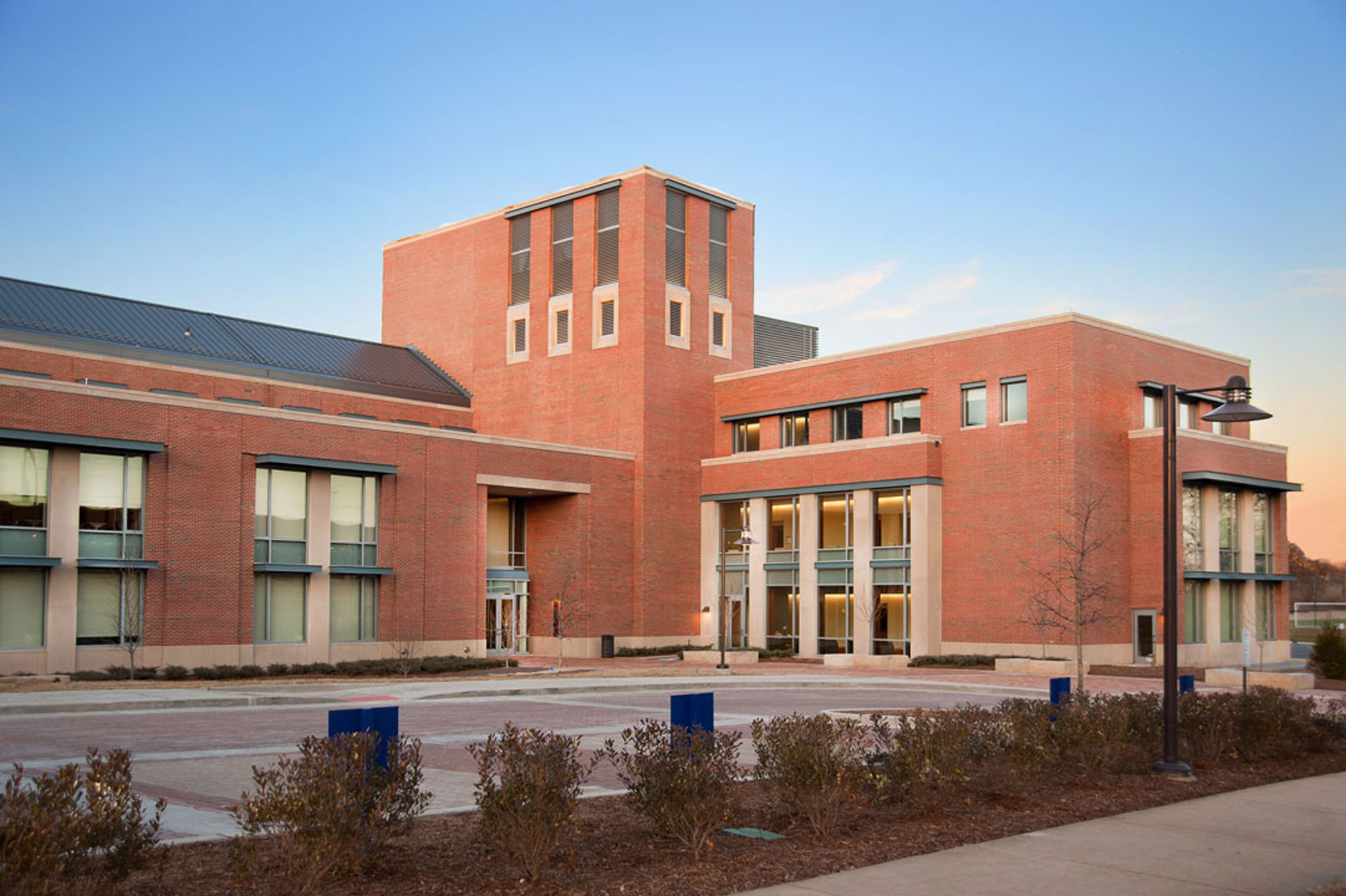 WEBSTER UNIVERSITY – ACADEMIC BUILDING Hero Image