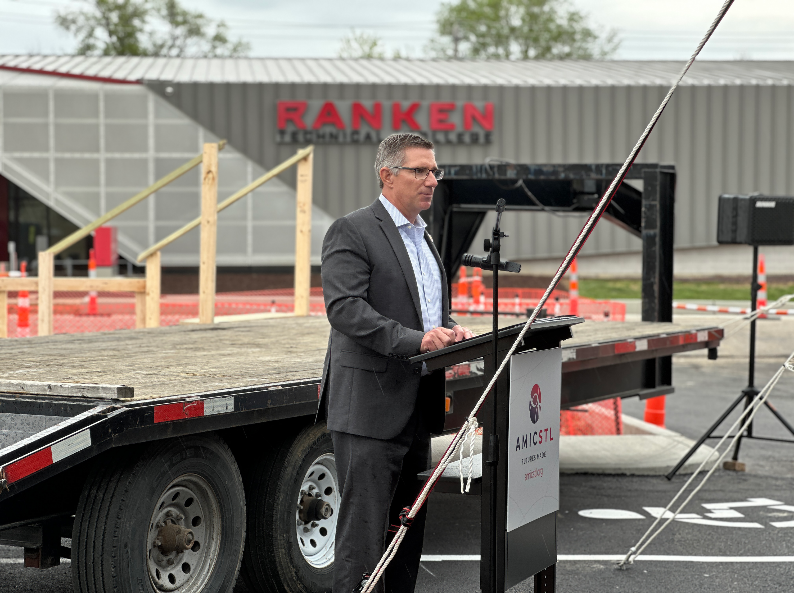 ADVANCED MANUFACTURING AND INNOVATION CENTER ST. LOUIS BEAM CEREMONY MARKS TOPPING OUT Hero Image